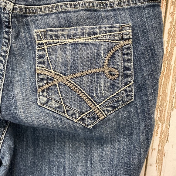 Duo Maternity Capris - Picture 3 of 6